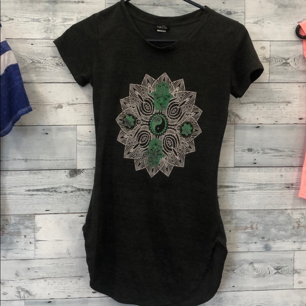 Long Girls Tee Shirt with Graphic in the Center